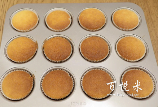 2個雞蛋就能烤出12個無油酸奶杯子蛋糕,口感柔軟